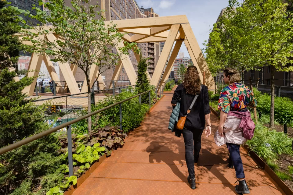 Pedestrian walkway connecting the High Line and Moynihan Train Hall in New York City